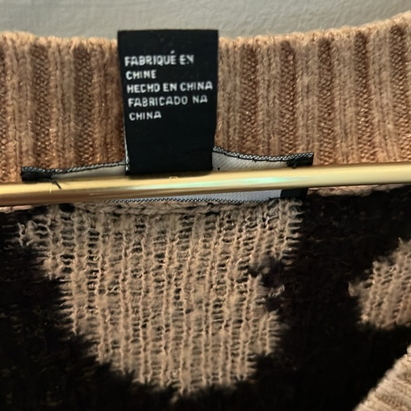 V neck cheetah print sweater - Picture 4 of 5